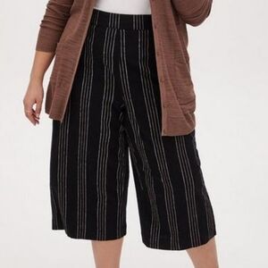 Torrid Size 18 Elastic Waist Black Pinstripe Linen Culotte Pant